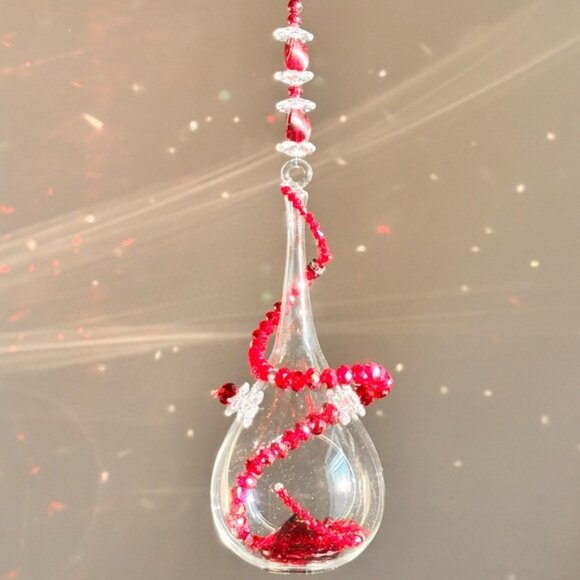Ruby red crystal glass suncatcher - Picture 6 of 13